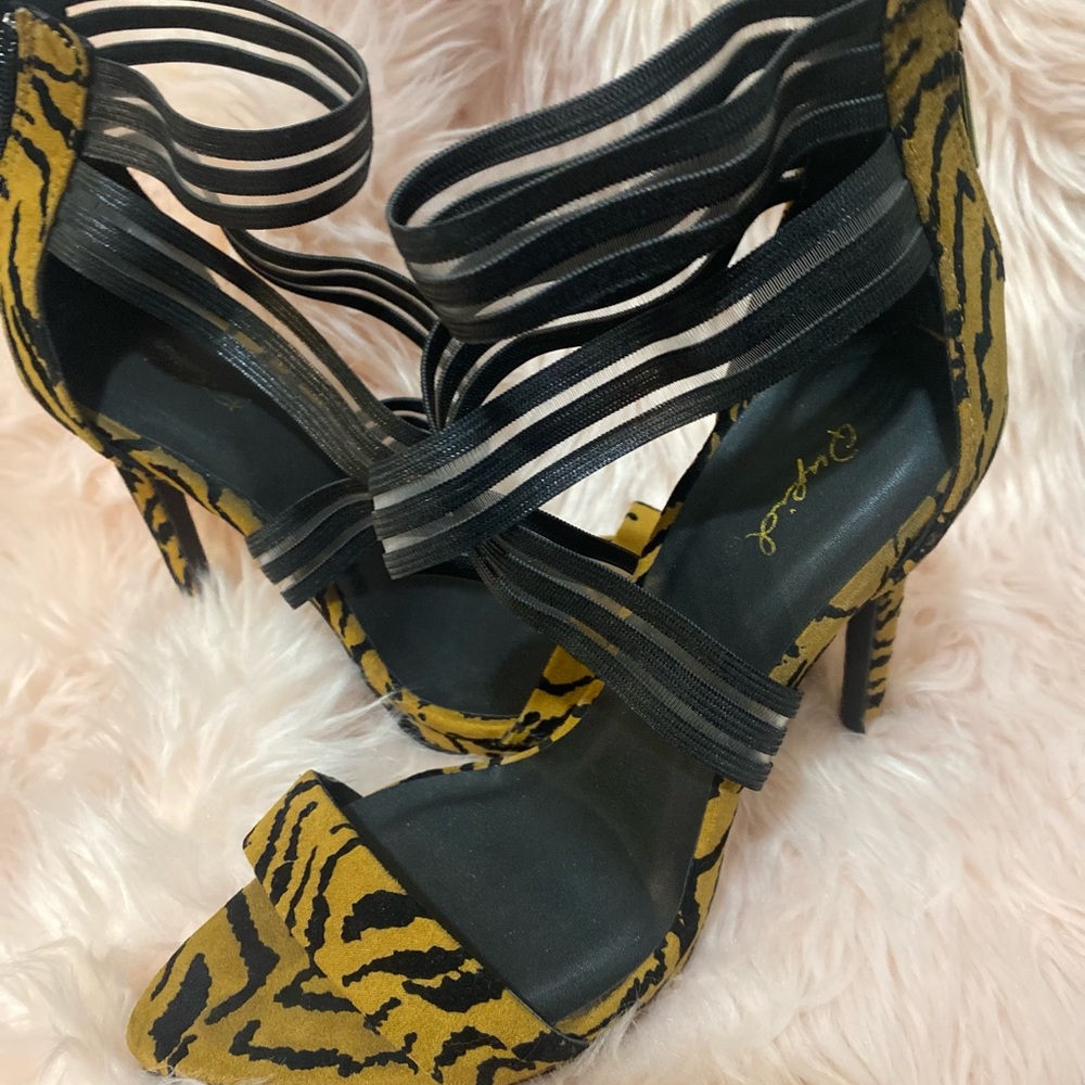 Women’s cheetah print shoes
